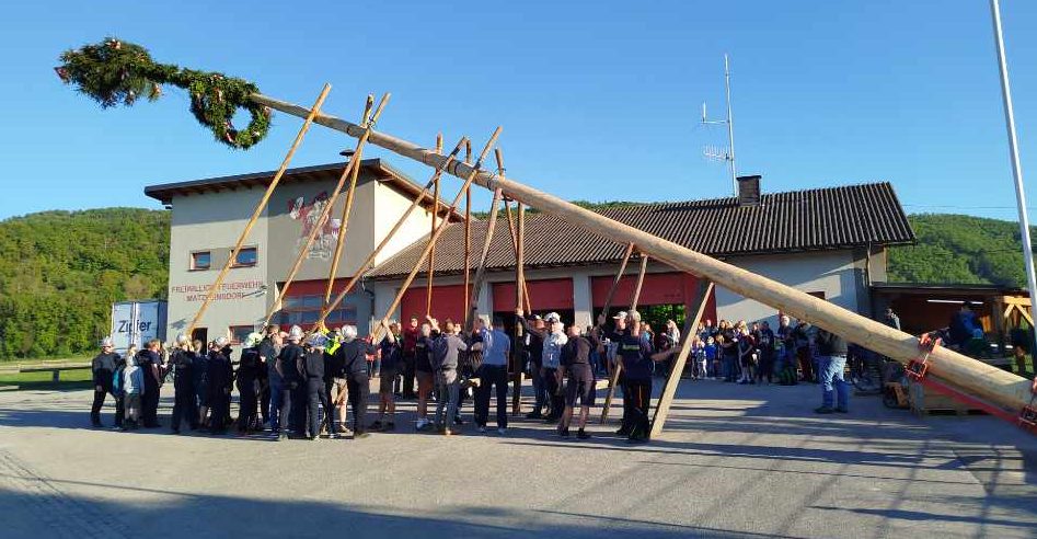 Maibaumaufstellen 2026 in Matzleinsdorf